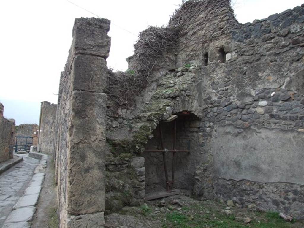 VII.4.36 Pompeii. December 2004. South wall, staircase and latrine.   