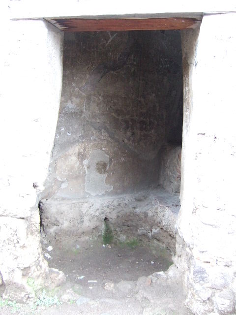 VII.4.37 Pompeii. December 2005. Entrance doorway.