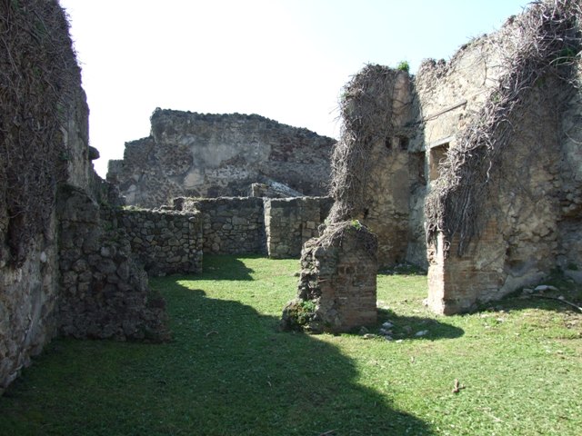 VII.4.39 Pompeii. May 2010. Latrine.