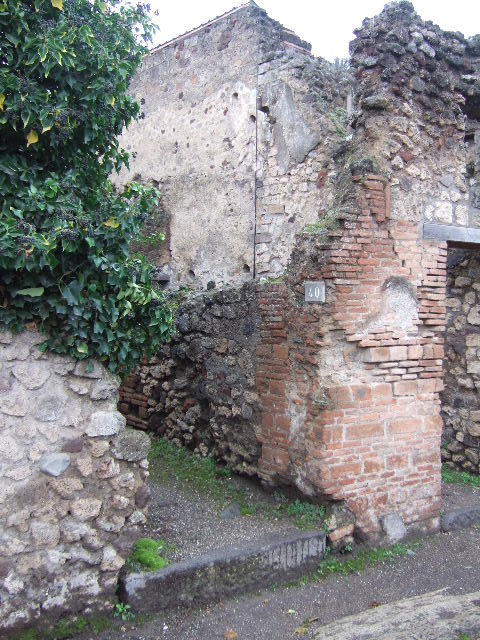 VII.4.40 Pompeii. May 2010. Looking west from entrance towards VII.4.39.