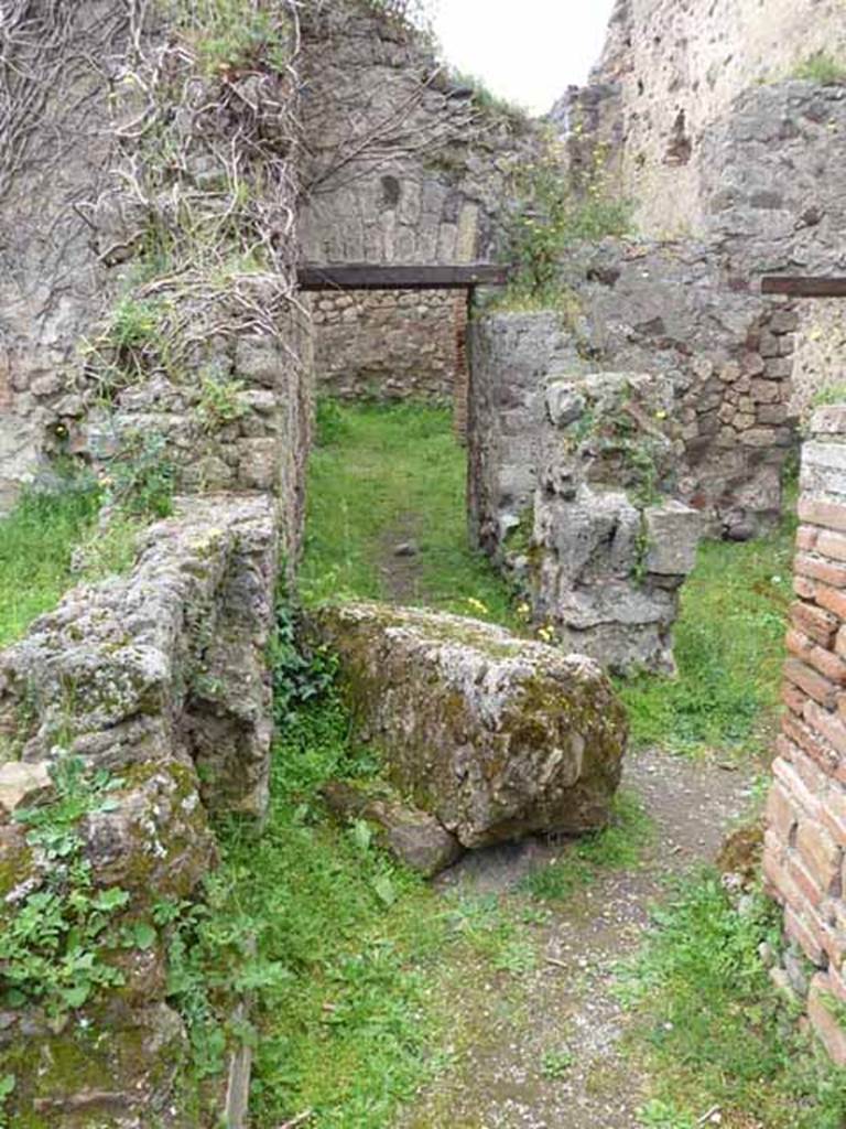 VII.4.40 Pompeii. May 2010. Steps to upper floor on south side.