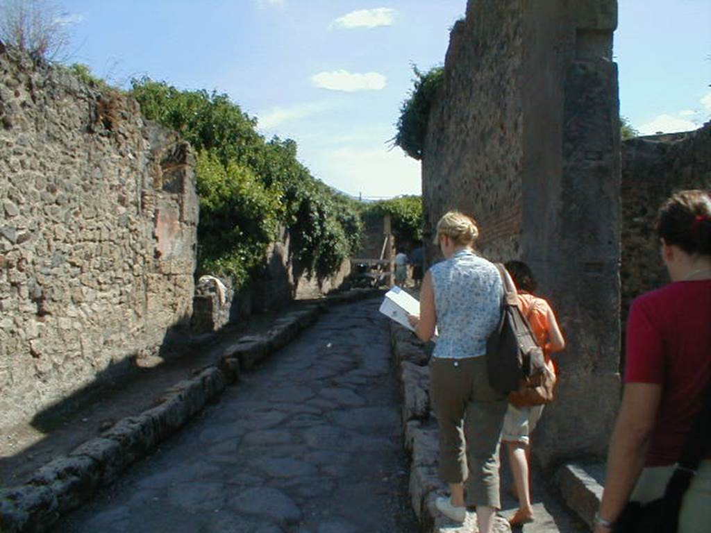VII.4.45 Pompeii. December 2004. Looking west across entrance towards other entrance on Via della Fortuna at VII.4.46.