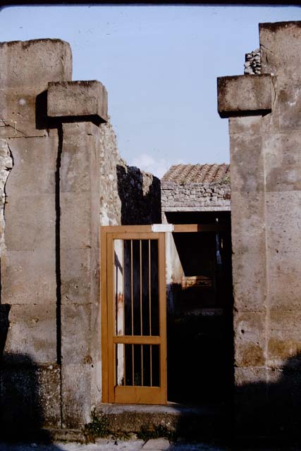 VII.4.48 Pompeii. December 2007. Room 2. Atrium.