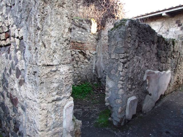 VII.4.48 Pompeii.  December 2007. Room  8.  Latrine with masonry seat supports.