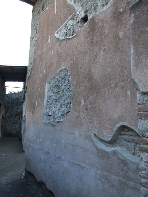 VII.4.48 Pompeii.  December 2007. Room 11. Tablinum. East wall..