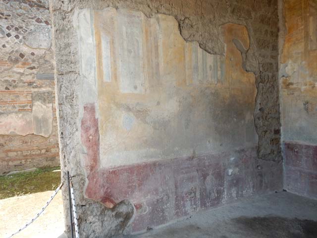 VII.4.48 Pompeii. December 2007. Doorway to Room 14. Cubiculum.