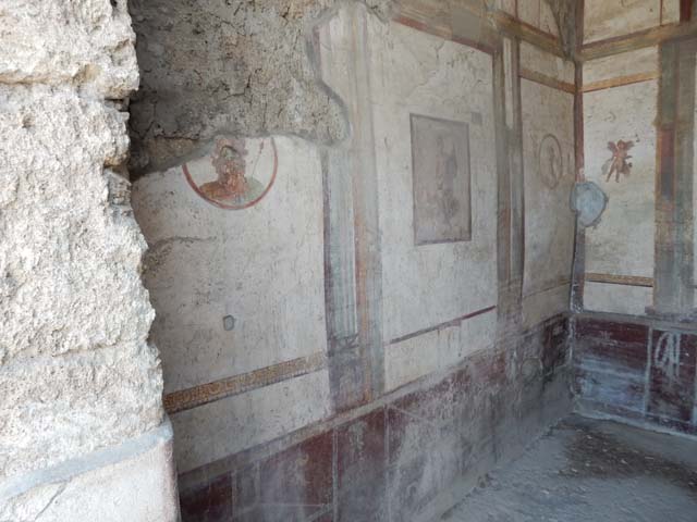 VII.4.48 Pompeii. December 2007. Room 15.   Cubiculum. South west corner.