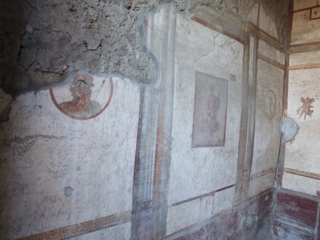 VII.4.48 Pompeii. March 2009.  Room 15. Upper west wall, with small window.