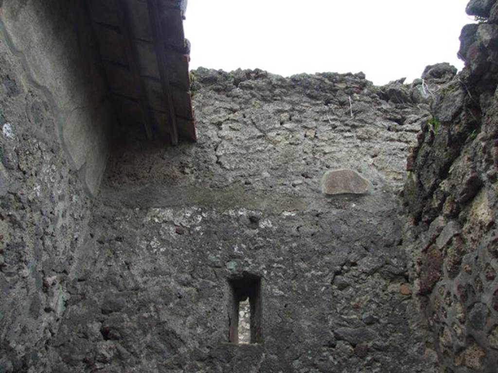 VII.4.48 Pompeii. March 2009. Room 15. Upper west wall, with small window.