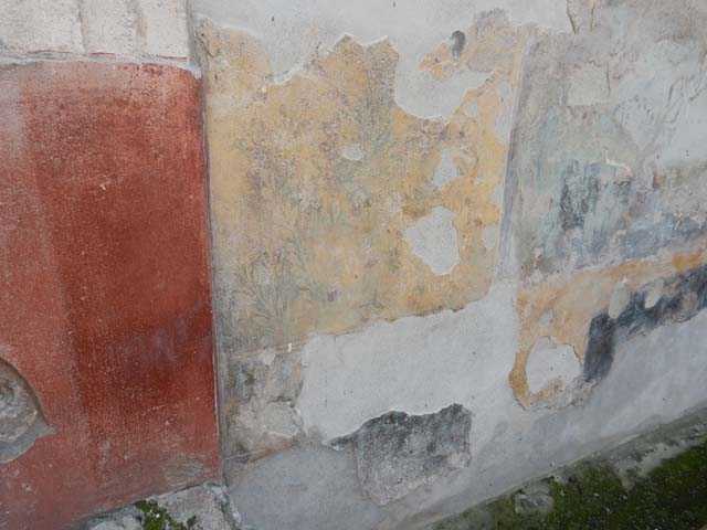 VII.4.48 Pompeii. December 2007.  Peristyle.  South east corner.