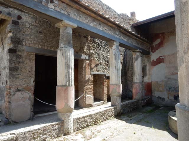VII.4.48 Pompeii. December 2007. Peristyle.  North side.  