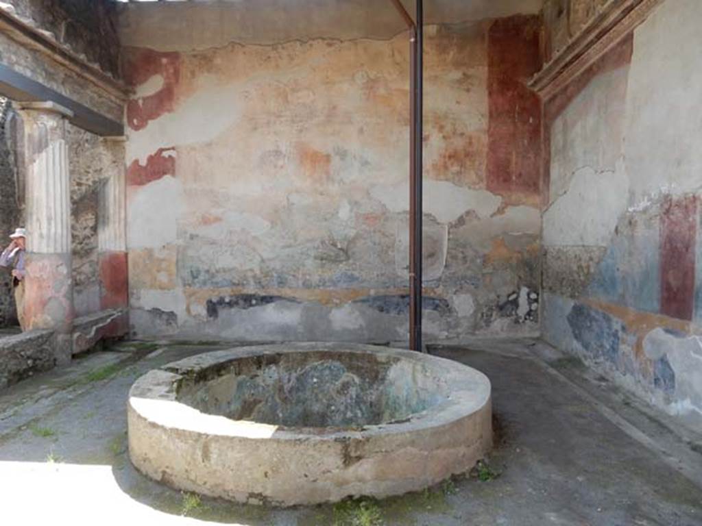 VII.4.48 Pompeii. May 2015. Looking towards the south wall. Photo courtesy of Buzz Ferebee.