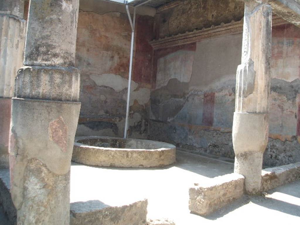 VII.4.48 Pompeii. December 2007. Peristyle. South west corner.