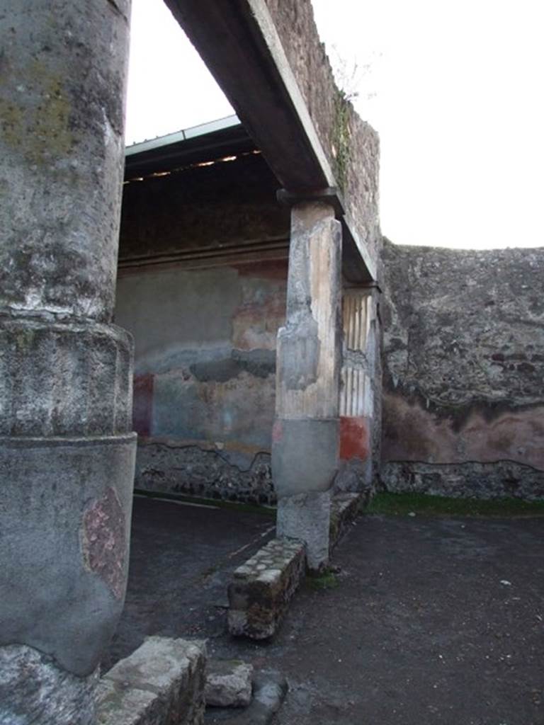 VII.4.48 Pompeii. December 2007. Peristyle. North side, looking west.