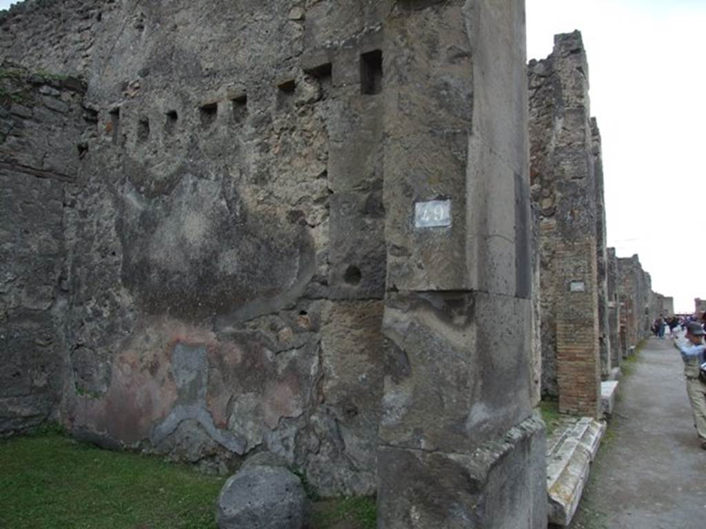 VII.4.49 Pompeii. March 2009. West wall, looking west along Via della Fortuna.
Graffito found painted on the pilaster between VII.4.49 and 50 �

[�]  Aqutium  [�]
d(uum)v(irum)  v(irum)  [b(onum) [...]       [CIL IV 2]
See Varone, A. and Stefani, G., 2009. Titulorum Pictorum Pompeianorum, Rome: L�erma di Bretschneider, (p. 357 & Tav. XXIXc)
See Epigraphik-Datenbank Clauss/Slaby (See www.manfredclauss.de)

Also found in June 1833, outside VII.4.49 was �

M(arcum)  Cerrinium     [CIL IV 288]

See Pagano, M. and Prisciandaro, R., 2006. Studio sulle provenienze degli oggetti rinvenuti negli scavi borbonici del regno di Napoli. Naples: Nicola Longobardi.  (p. 148)

