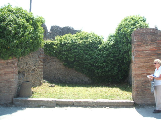 VII.4.55 Pompeii. March 2009. Threshold or sill.