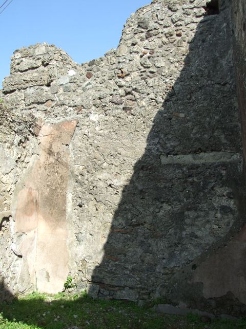 VII.4.56 Pompeii.  March 2009. Doorway to Room 5 from atrium.