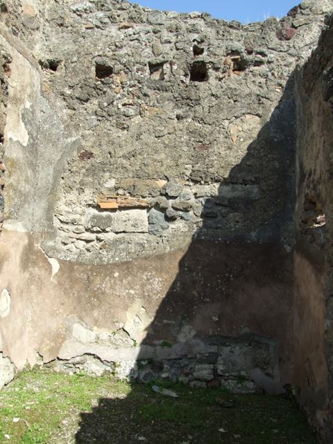 VII.4.56 Pompeii.  March 2009. Corridor leading to Garden area, on east side of Tablinum, with Doorways to Rooms 7 and 8.