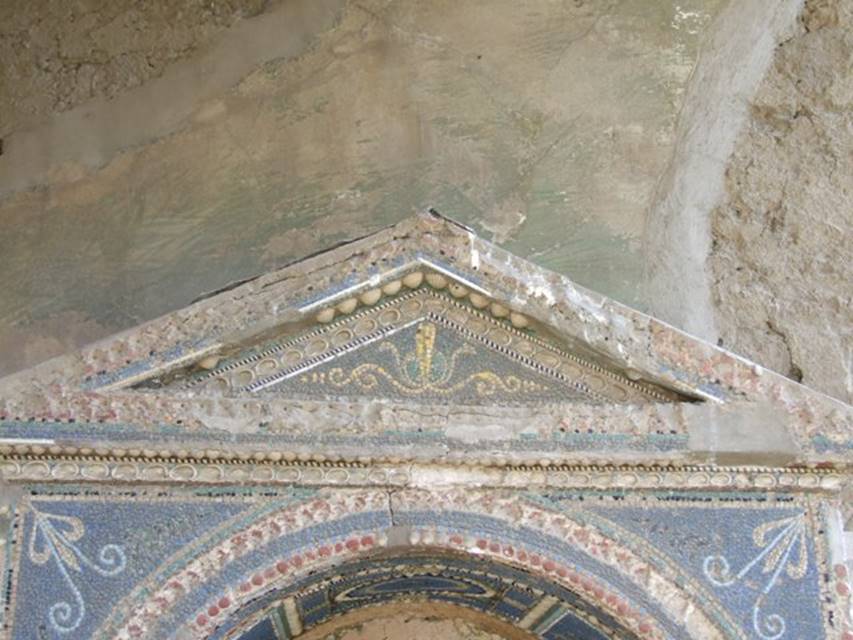 VII.4.56 Pompeii.  March 2009. Four marble steps under Niche.