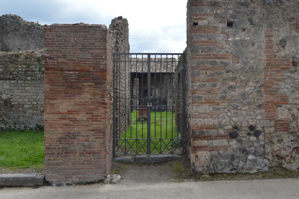 VII.4.56 Pompeii. March 2018. Looking towards entrance doorway on south side of Via della Fortuna. 
Foto Taylor Lauritsen, ERC Grant 681269 D�COR.

