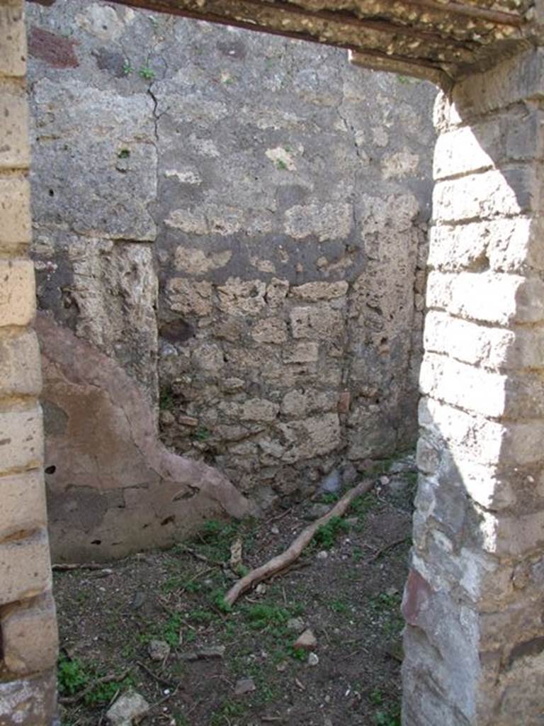 VII.4.56 Pompeii.  March 2009.  Doorway to Room 2.  Porter�s room on west side of fauces.