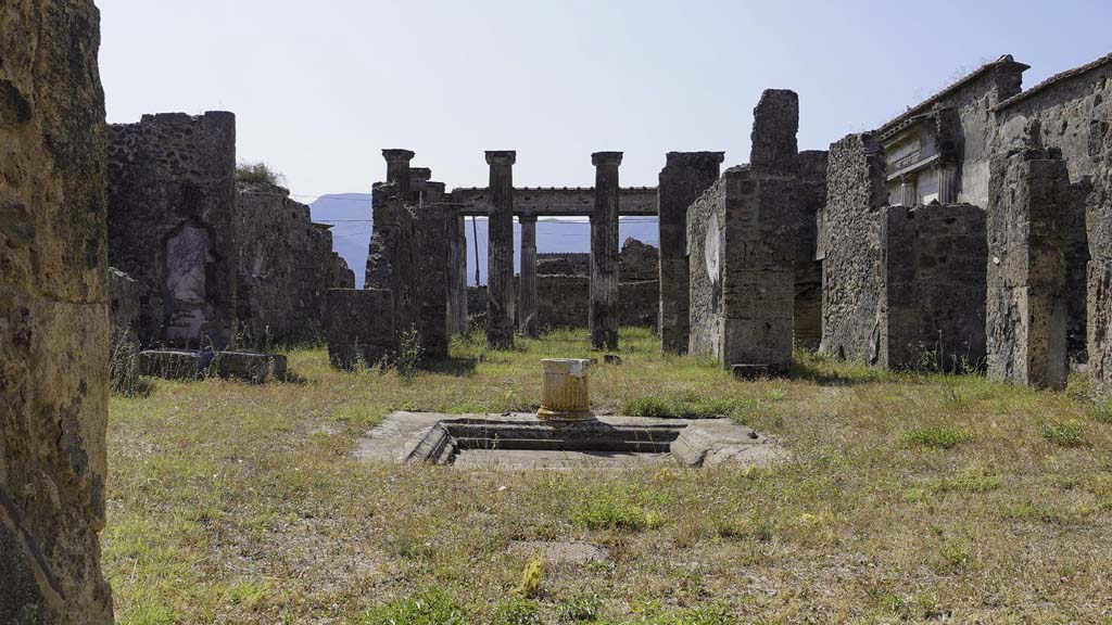VII.4.57 Pompeii. August 2021. Looking south across atrium from entrance doorway. Photo courtesy of Robert Hanson.
Secondo Avellino -
“Dall’androne descritto si passa nell’atrio sicuramente tuscanico, nel mezzo del quale, abbenché un poco più a destra di chi entra, vedesi l’impluvium con cornice in giro di piperno. Avea esso nel mezzo un fonte, di cui rimane ancora il cominciato del tubo di piombo, ed i cui ornamenti di marmo verranno da noi descritti di poi.
Sul lato che guarda il tablinum è l’apertura del pozzo con un puteale striato di bianco marmo. E desso situato tra quattro piccole basi di marmo colorato, ciascuno delle quali ebbe un incavo già introdotta una zampa di leone pur marmorea, di una delle quali esiste un frammento. Sostenevano una mensa pur essa di marmo colorato, della quale anche si son trovati i frammenti. Convien credere che questa mensa fu distrutta, quando si mise in uso il puteale, situandolo così nello spazio, che essa occupava……….
I dipinti delle pareti dell’atrio sono anche semplicissimi, consistendo in uno zoccolo con iscompartimenti di varii colori.”
See Avellino, F. M.
Descrizione di una Casa Pompejana Disotterrata in Pompeii nell’anno 1831, 1832, 1833 la terza alle spalle del tempio della Fortuna Augusta. Naples, 1837, (p.9-10)
(trans. According to Avellino -
"From the entrance hall, one passes into the Tuscan atrium, in the middle of which, however a little more to the right of those who enter, you see the impluvium framed around with a Piperno stone cornice. In the middle it had a fountain, of which the beginning of the lead pipe still remains, and whose marble ornaments will be described by us below.
On the side overlooking the tablinum was the opening of the cistern-mouth with a white marble striped puteal. It was situated between four small bases of coloured marble, each of which had a recess already introduced for a marble lion’s paw, of one of which there is a fragment. They supported a table also made of coloured marble, of which fragments have also been found. It is reasonable to believe that this table was destroyed when the puteal was put into use, thus placing it in the space it would have occupied..........
The painting on the walls of the atrium are also very simple, consisting of a zoccolo/plinth with compartments of various colours.")