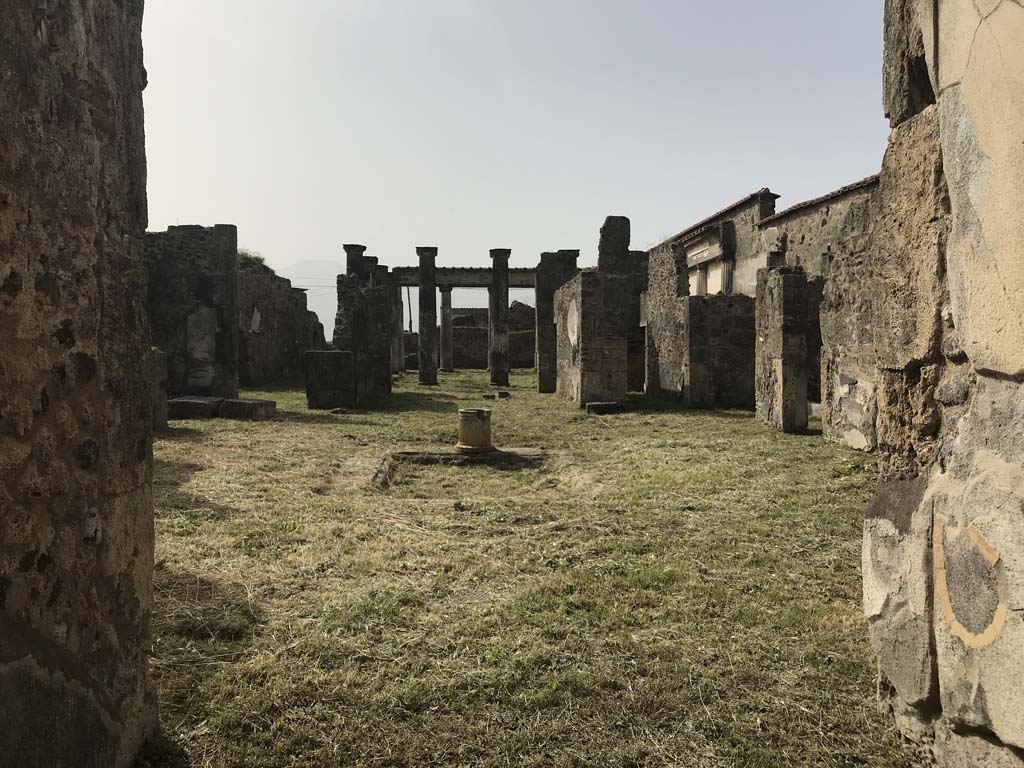 VII.4.57 Pompeii. April 2019. Room 1, looking south across atrium and impluvium from entrance corridor.
Photo courtesy of Rick Bauer.
