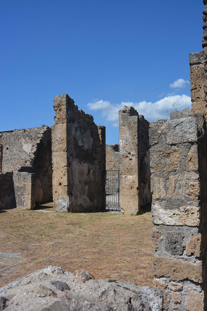 VII.4.57 Pompeii. September 2019.
Room 1, looking north-west across atrium towards entrance corridor and doorway.
Foto Annette Haug, ERC Grant 681269 DÉCOR.