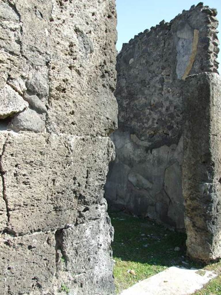 VII.4.57. Pompeii. March 2009. Doorway to Room 4. Cubiculum.