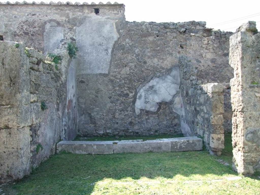 VII.4.57. Pompeii. March 2009. Room 9. Ala on west side of Atrium, with sill of marble.
