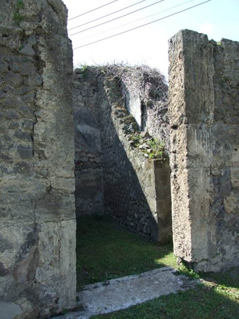 VII.4.57. Pompeii. March 2009. Doorway to Room 11. Cubiculum.