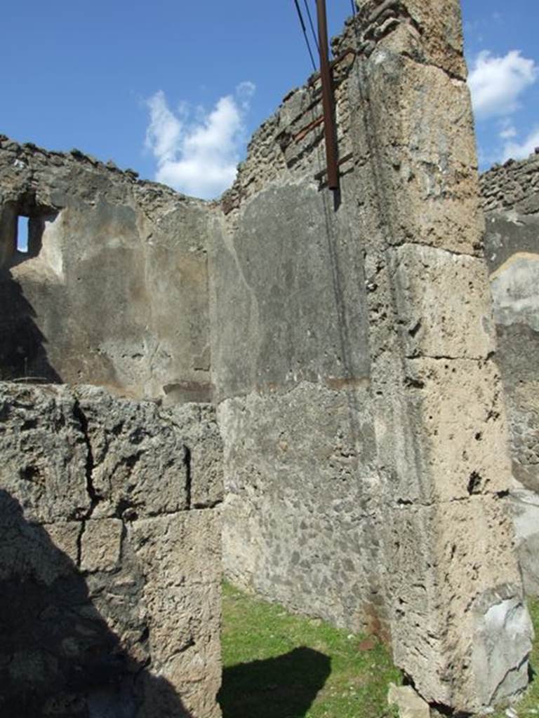VII.4.57. Pompeii. March 2009. Doorway to Room 13. Porter’s room.