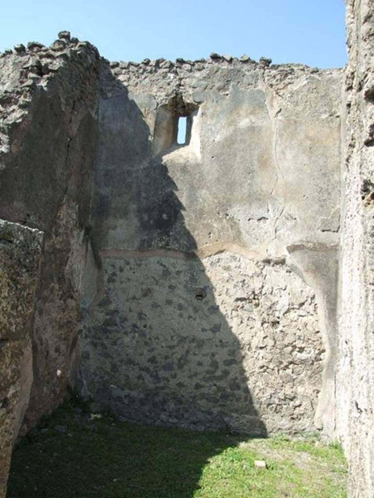 VII.4.57. Pompeii. March 2009. Room 13. Porter’s room. North wall with window onto Via della Fortuna.
