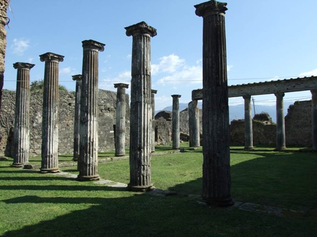 VII.4.57. Pompeii. March 2009. Looking south east across Peristyle from North Portico.