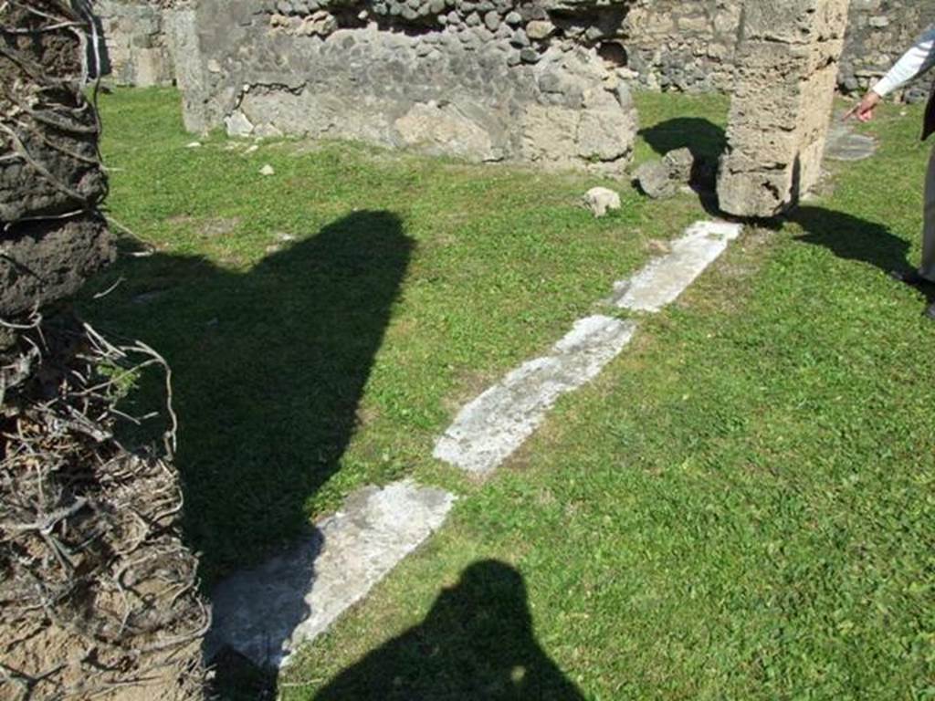 VII.4.57. Pompeii. March 2009. Room 7. Sill on south side of Tablinum joining the North Portico.