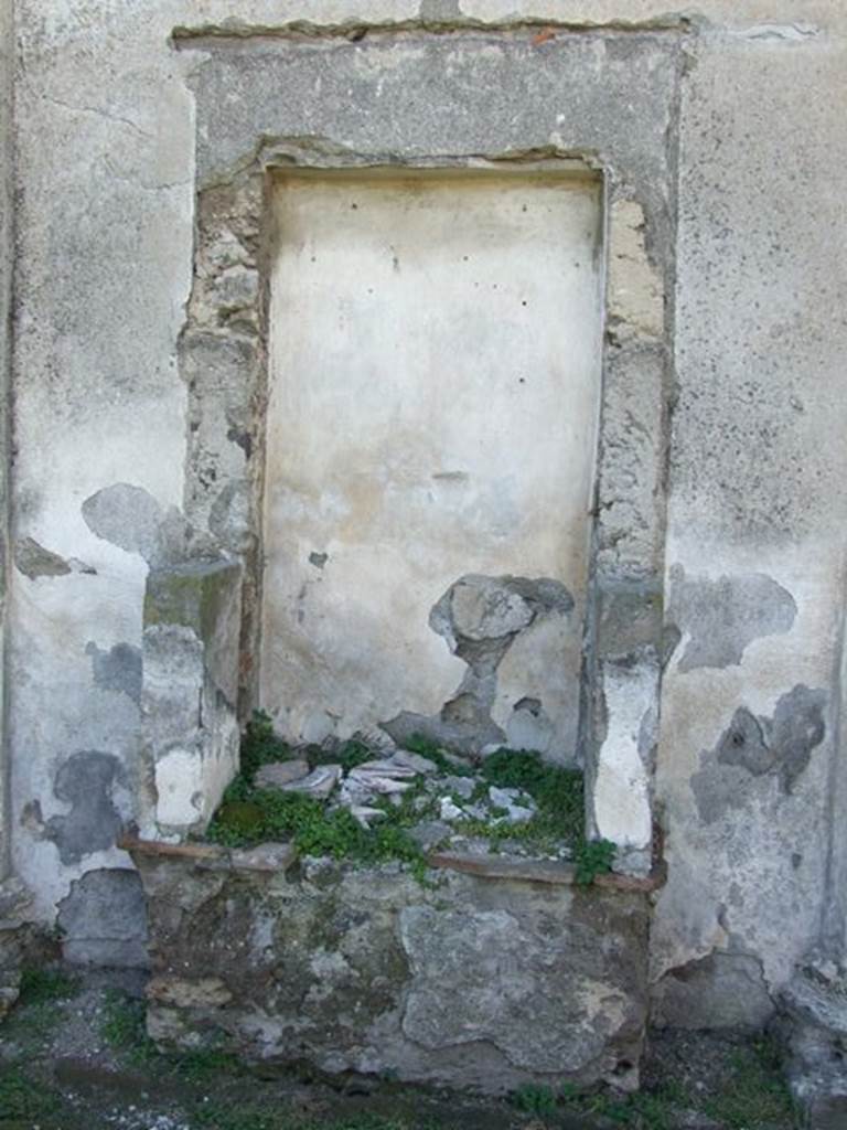 VII.4.57. Pompeii. March 2009. Aedicula Lararium