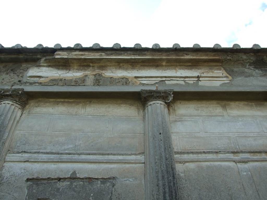 VII.4.57. Pompeii. March 2009. Peristyle. Upper West wall.