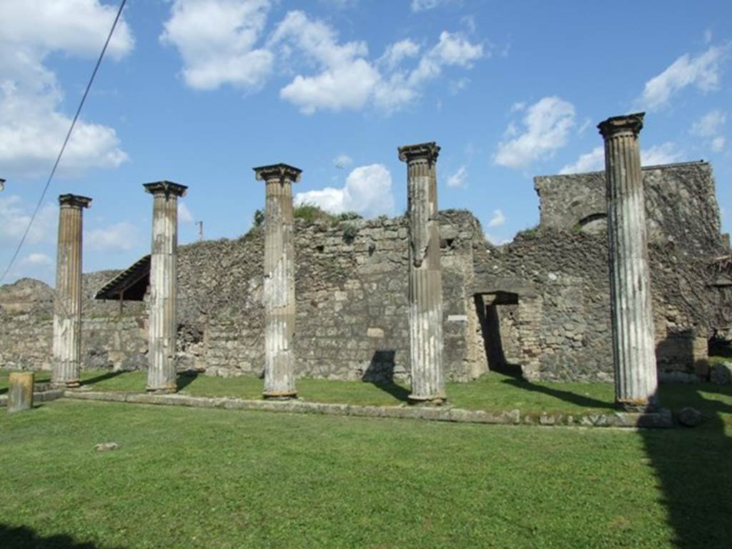 VII.4.57. Pompeii. March 2009. Peristyle. Looking east.