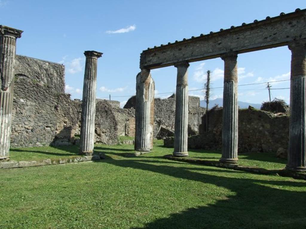 VII.4.57. Pompeii. March 2009. Peristyle. Looking south east.
