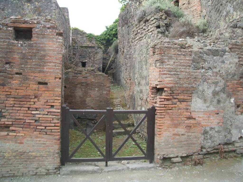 VII.5.7 Pompeii.  Entrance to Forum Baths.  May 2005.  Entrance.
Found in February 1824 on the second pilaster of bricks�..(on the right), painted in red were �
M(arcum)  [V]esonium
Marcellum  [     [CIL IV 273]
M(arcum)  Cerrinium  [V]a[tia]m
aed(ilem)  saccari  rog(ant)       [CIL IV 274]
A(uli)  Suetti  Cer[ti  familia  gladiatorial  pugnabit(?)     CIL IV 1191 
Also found between VII.5.7 and 8 in July 1824 was �
M(arcum)  C(errinium)  V(atiam)  v(irum)  b(onum)  aed(ilem)  o(ro)  v(os)  f(aciatis)  Colepius
rog(at)    [CIL IV 246]
See Pagano, M. and Prisciandaro, R., 2006. Studio sulle provenienze degli oggetti rinvenuti negli scavi borbonici del regno di Napoli.  Naples : Nicola Longobardi.  (p.128 and p.130)
According to Della Corte, the noble Colepius [CIL IV 246 above, and Note 1 on p.117] was not well-known outside of Pompeii. He thought that probably the family house was on the Via degli Augustali, because of the other similar recommendations found there.
See Della Corte, M., 1965.  Case ed Abitanti di Pompei. Napoli: Fausto Fiorentino. (p.116-7)
