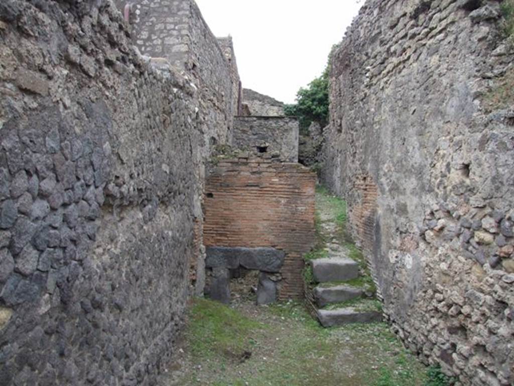 VII.5.7 Pompeii. December 2007. Remains of praefurnium or furnace room (no. 27 on plan) between the men�s and women�s baths.
