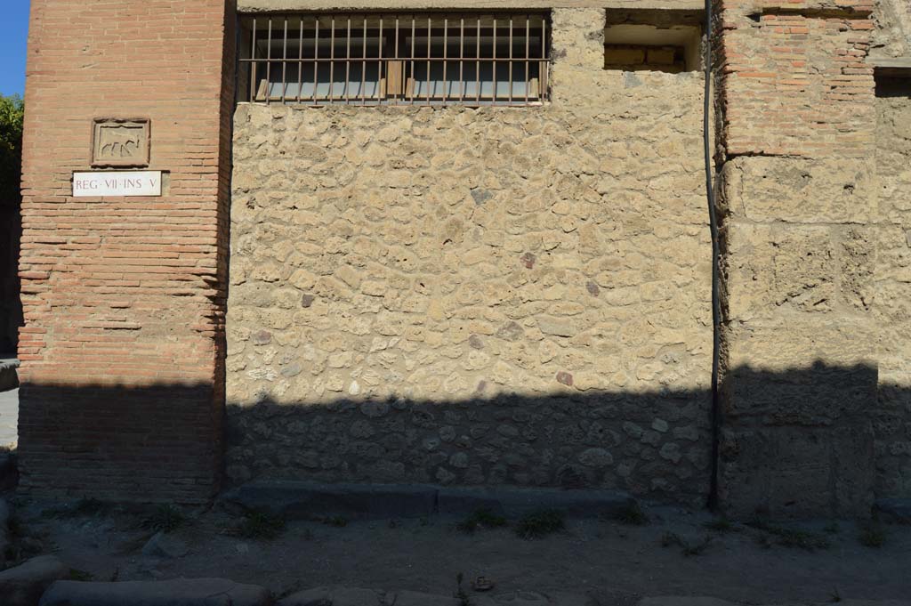 VII.5.14 Pompeii. October 2017. Looking north towards site of entrance doorway.
Foto Taylor Lauritsen, ERC Grant 681269 DÉCOR.