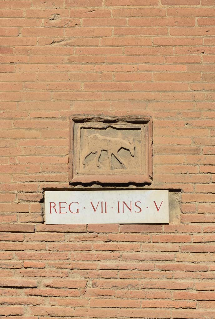 VII.5.14 Pompeii. October 2017. Pilaster on south-west corner of Insula.
Foto Taylor Lauritsen, ERC Grant 681269 DÉCOR.
