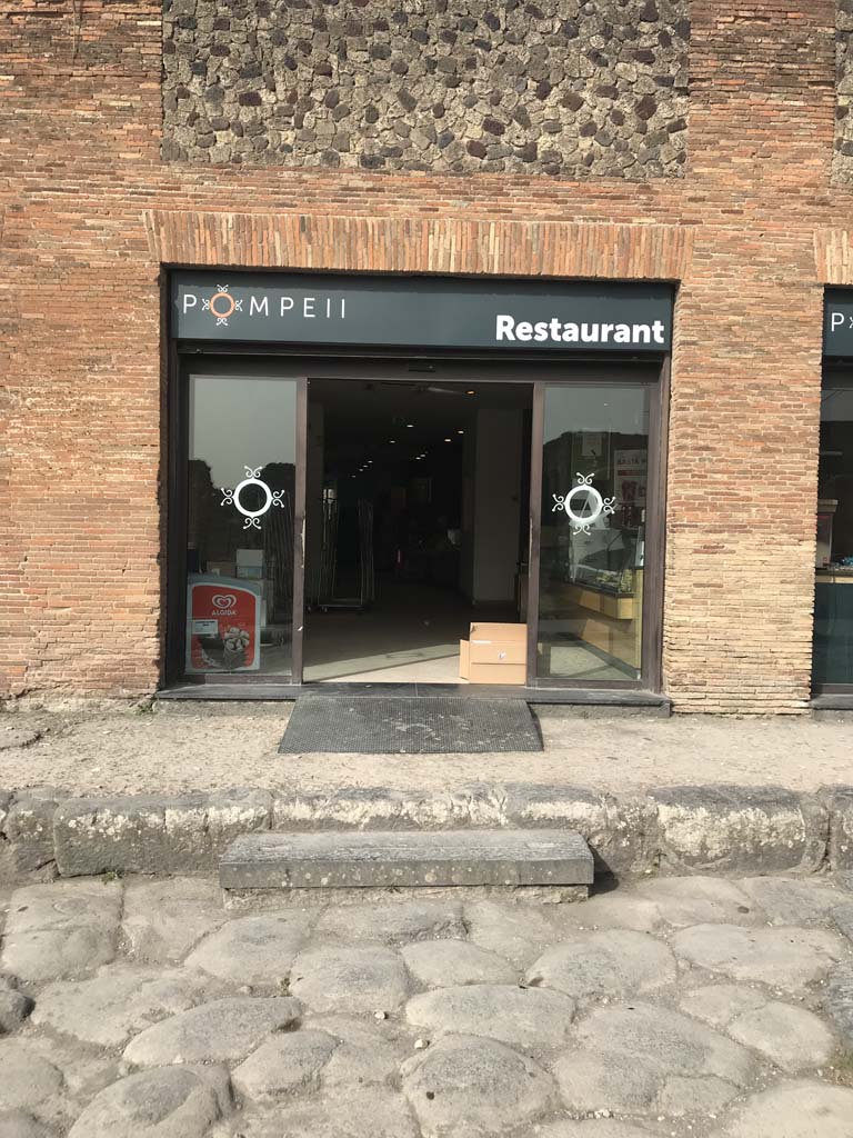 VII.5.19 Pompeii. April 2019. Looking west to entrance to modern restaurant on Via del Foro.
Photo courtesy of Rick Bauer.