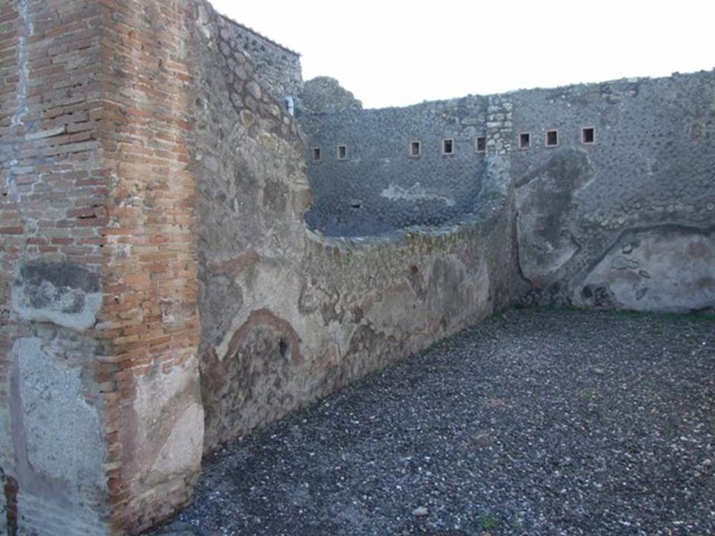 VII.5.22 Pompeii. December 2007. South wall. According to Eschebach, against this wall was a narrow podium containing urns? and a table
See Eschebach, L., 1993. Geb�udeverzeichnis und Stadtplan der antiken Stadt Pompeji. K�ln: B�hlau. (p.290)
