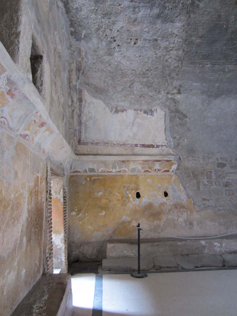 VII.5.24 Pompeii. March 2012.
South-west corner of apodyterium (14) and doorway to frigidarium (19). Photo courtesy of Marina Fuxa.