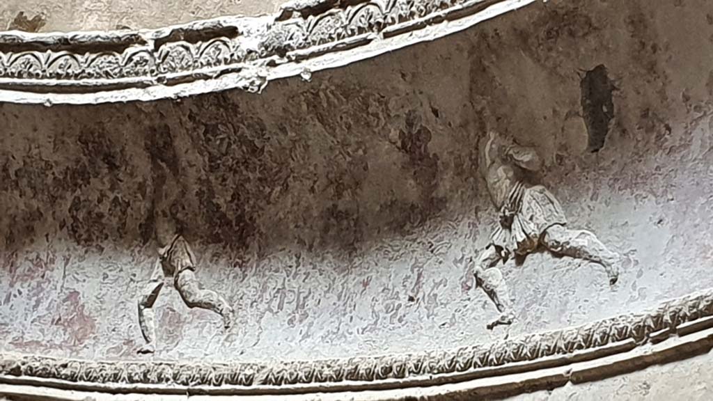 VII.5.24 Pompeii. August 2021. Frigidarium (19), detail of plasterwork cornice.
Foto Annette Haug, ERC Grant 681269 DÉCOR.