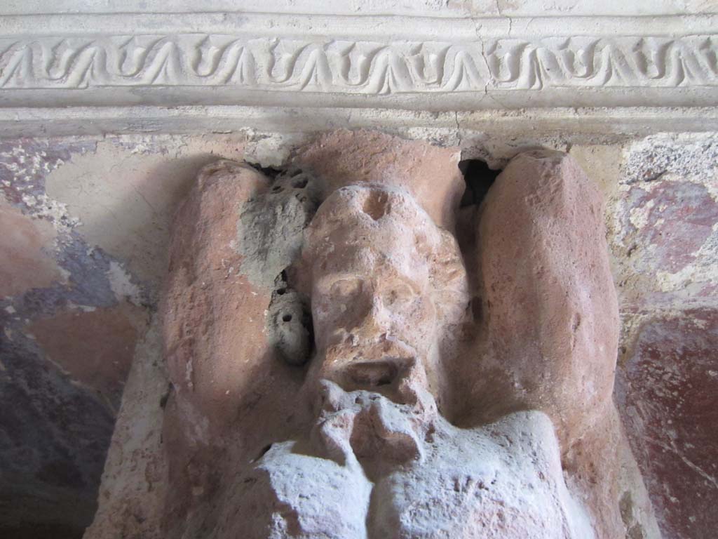 VII.5.24 Pompeii. March 2012.
Detail of head/face of a telamon from east wall in the tepidarium (37). Photo courtesy of Marina Fuxa.
