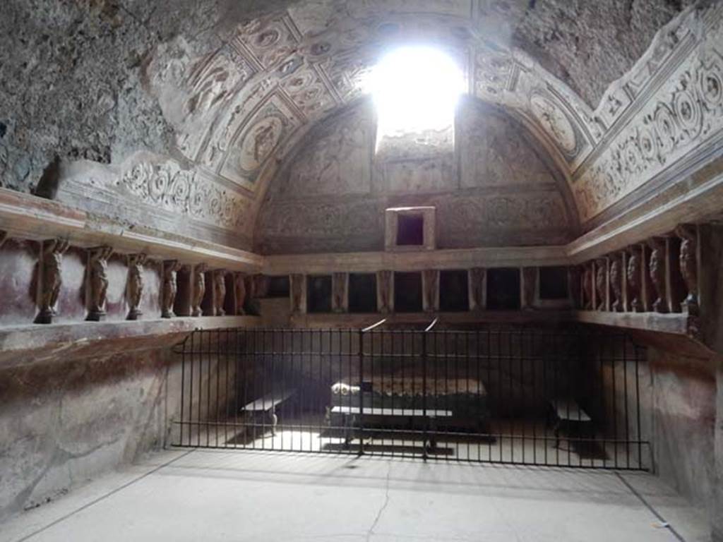 VII.5.24 Pompeii. May 2015. Looking towards south side of tepidarium. Photo courtesy of Buzz Ferebee.