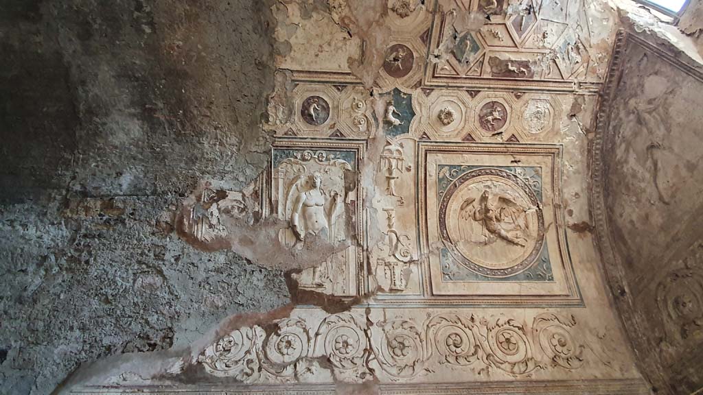 VII.5.24 Pompeii. August 2021. Tepidarium (37), east wall of ceiling stucco in south-east corner.
Foto Annette Haug, ERC Grant 681269 DÉCOR.